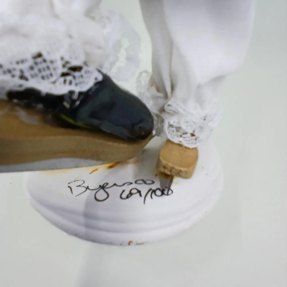 Byers Choice Caroler Ice Skater Girl Figurine 2000 Holiday Decor USA Signed‎